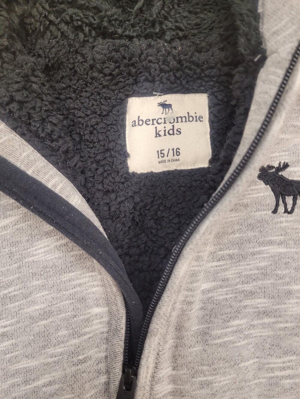 Abercrombie Sweatshirt Sherpa Lined Cozy Zip Up Hoodie Gray Black 15 16 - Picture 3 of 5